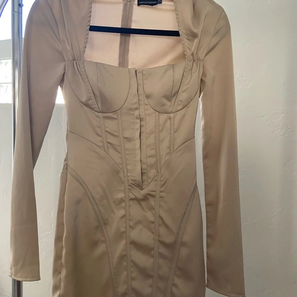 NWOT Pretty Little Thing champagne dress - Size 2 - Picture 6 of 7